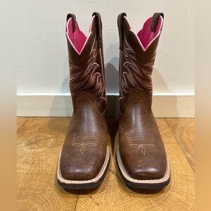 Girls brown and pink leather cowboy boots.